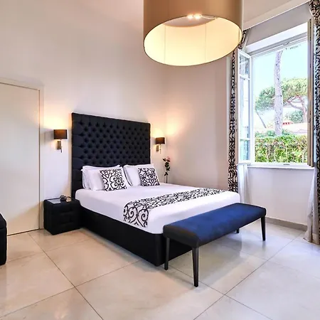 Готель Mondial & Марина-ді-П'єтразанта