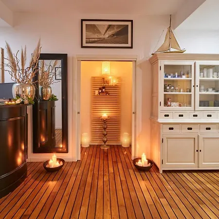 Готель Mondial & 4*