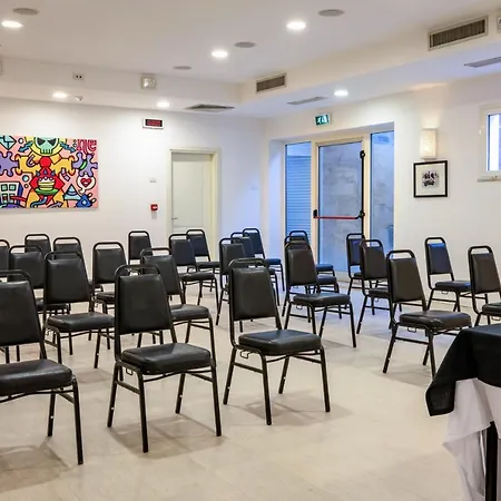 Готель Mondial &