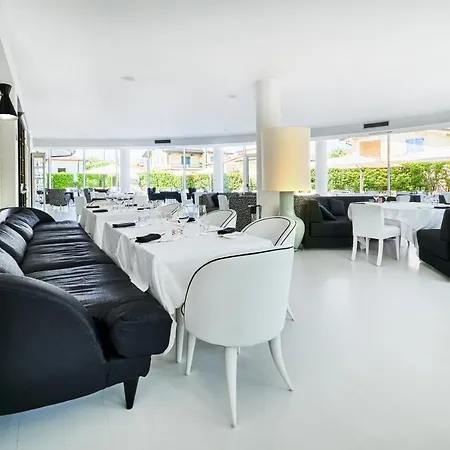 Mondial & 4* Марина-ді-П'єтразанта