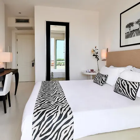 Готель Mondial & Марина-ді-П'єтразанта