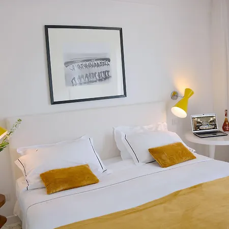 Mondial & Готель