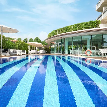 Mondial & 4* Марина-ді-П'єтразанта