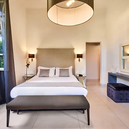 Готель Mondial &