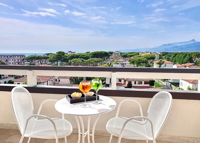 Mondial & 4* Марина-ді-П'єтразанта