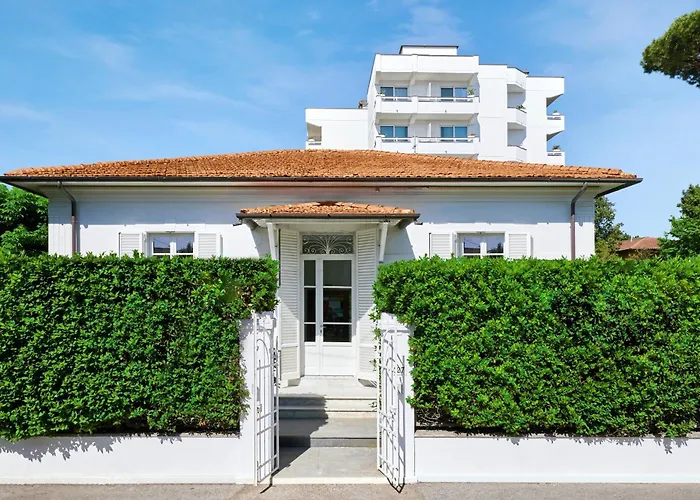 Mondial & 4* Марина-ді-П'єтразанта