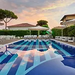 Mondial & Hotel 4*