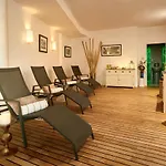 Hotel Mondial & 4*