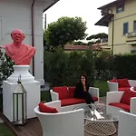 Mondial & Hotel Marina di Pietrasanta