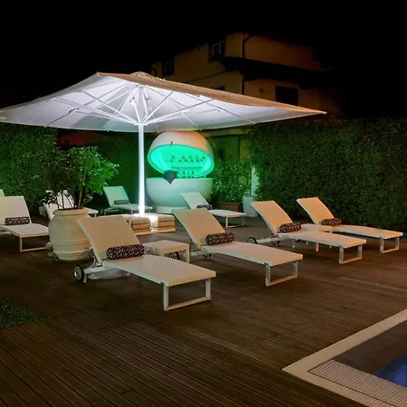 Mondial & Hotel Marina di Pietrasanta