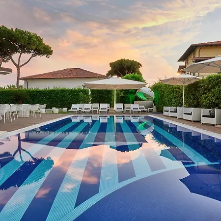 Mondial & Hotel 4*