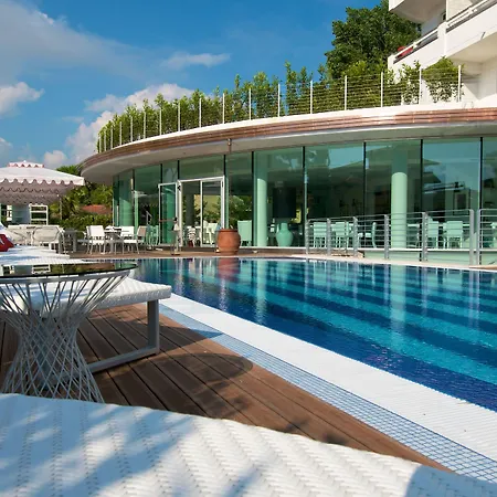 Hotel Mondial & 4*