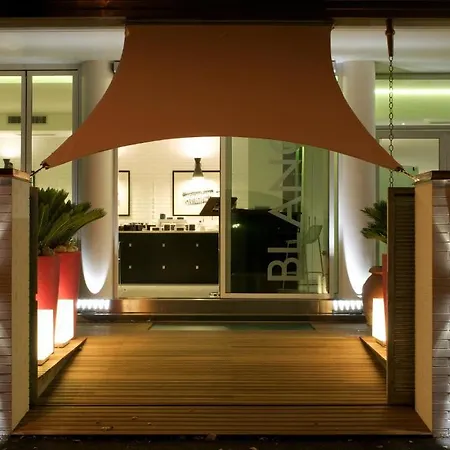 Mondial & Hotel 4*