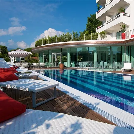 Mondial & Hotel 4*