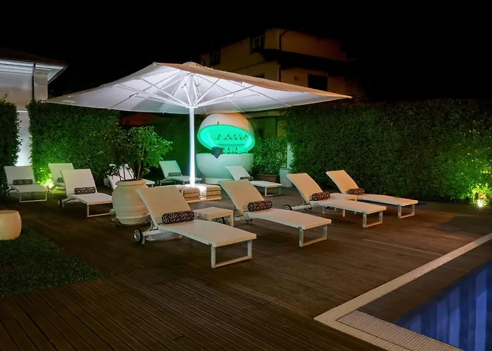 Mondial & Hotel Marina di Pietrasanta