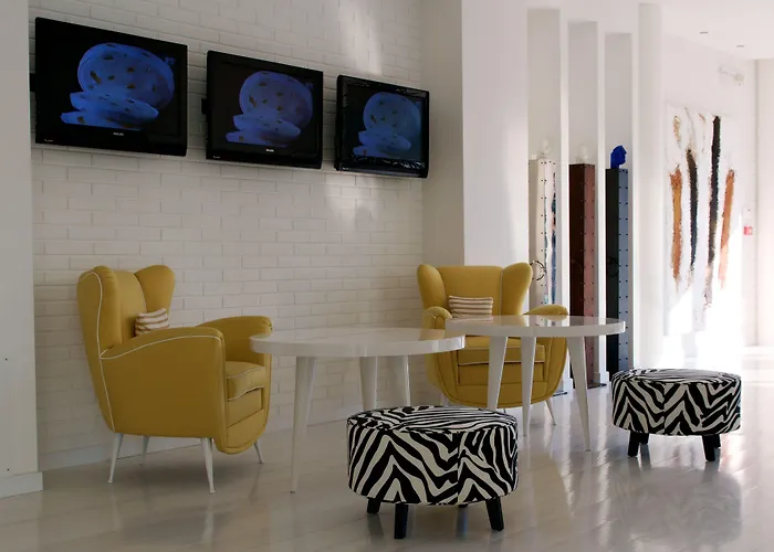 Ξενοδοχείο Mondial & 4*