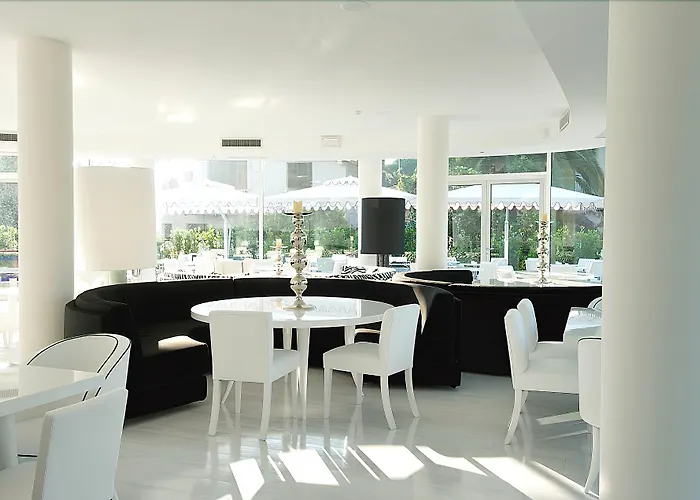 Mondial & Ξενοδοχείο Marina di Pietrasanta