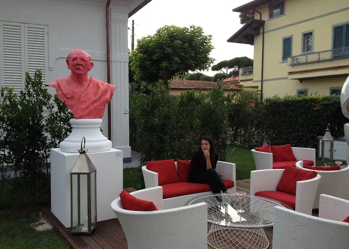 Mondial & Ξενοδοχείο Marina di Pietrasanta