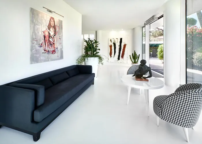 Mondial & Ξενοδοχείο